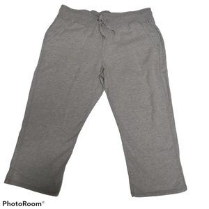 NWOT Hanes Women's Soft French Terry Capri Pants